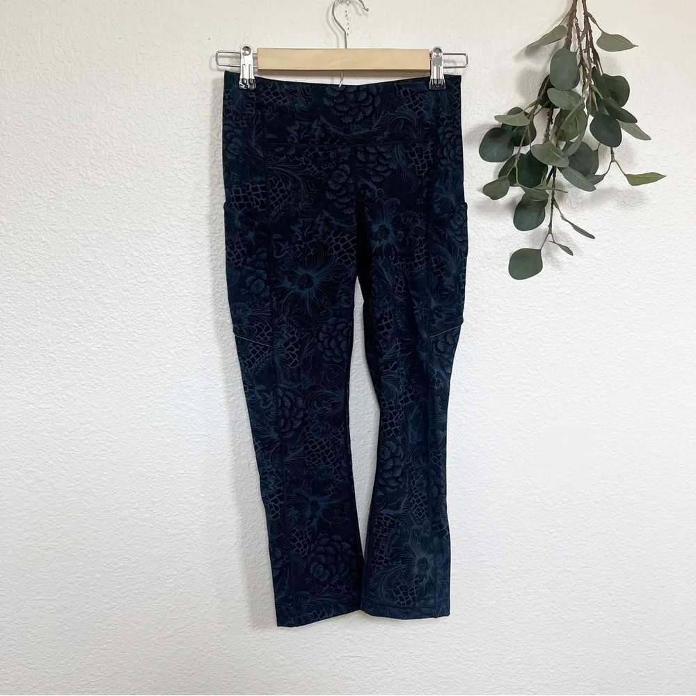 Lululemon- Speed Up Crop 21’ in Nouveau Mach Blue Black-  4
